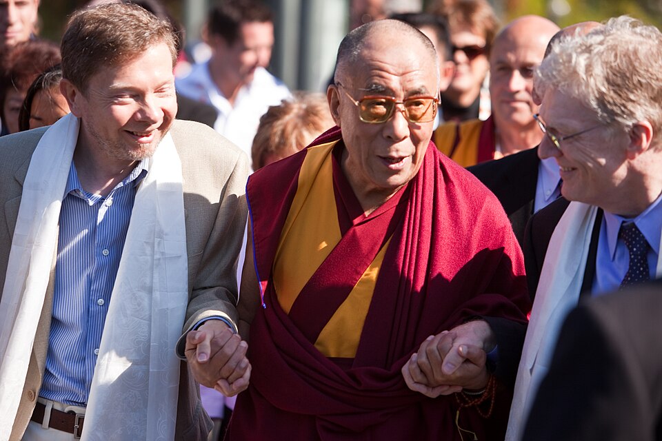 Eckhart_Tolle,_the_Dalai_Lama_and_Ken_Robinson_at_Vancouver